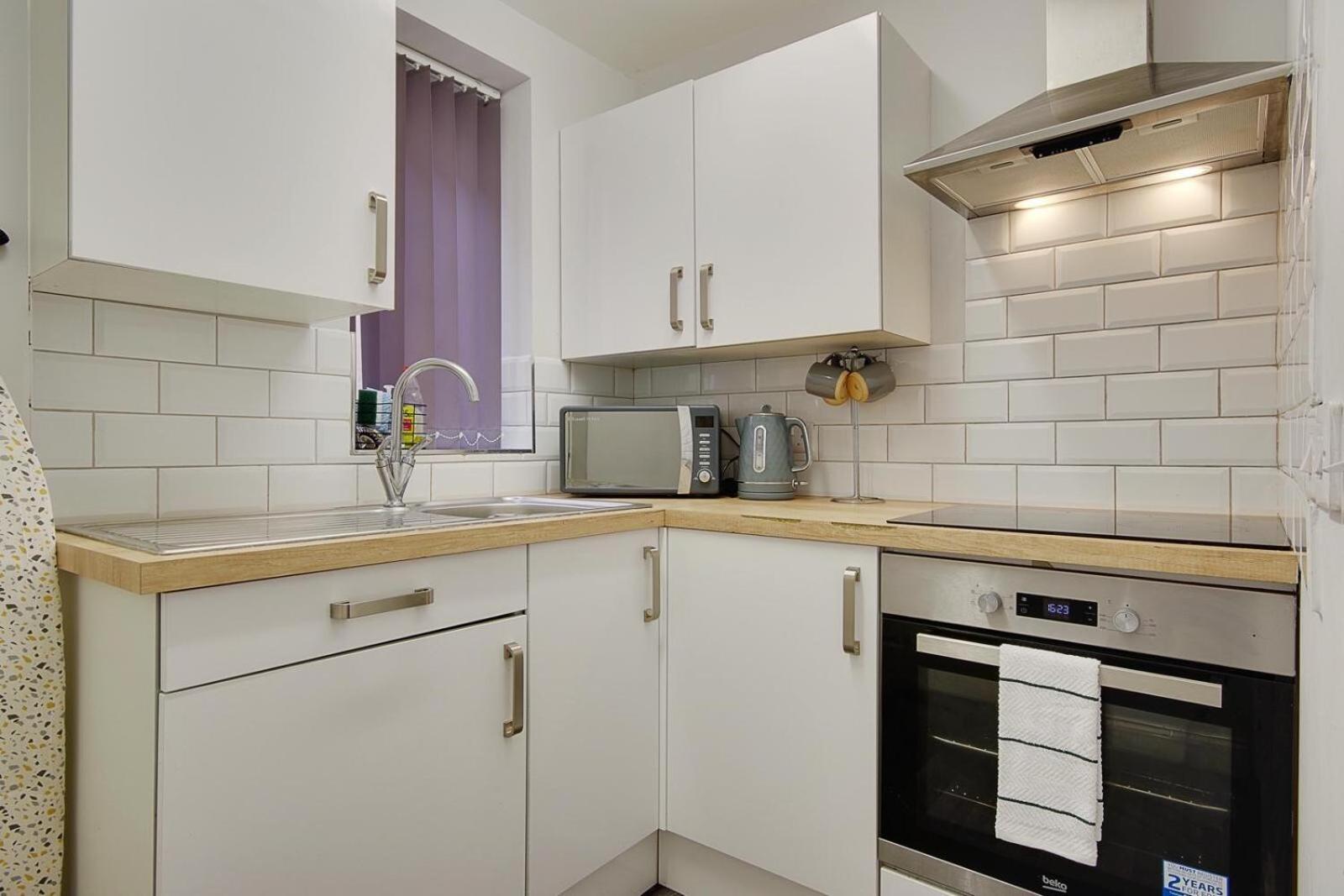 Ashley Road Apartments 풀 외부 사진