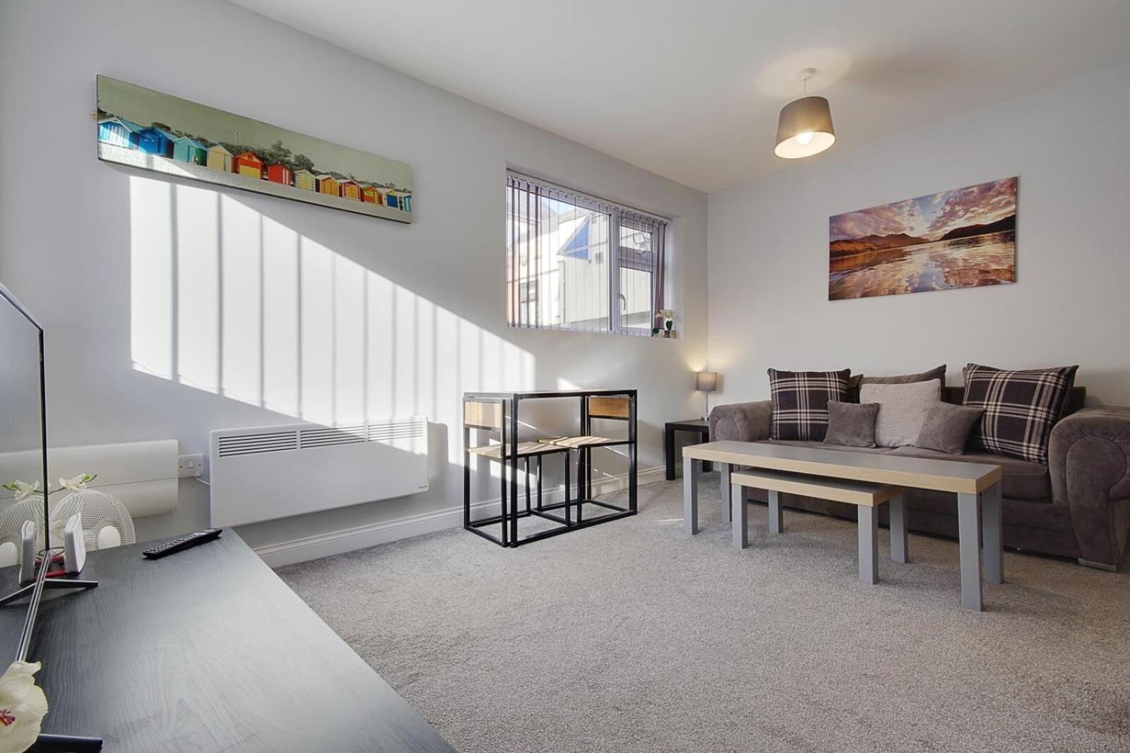 Ashley Road Apartments 풀 외부 사진