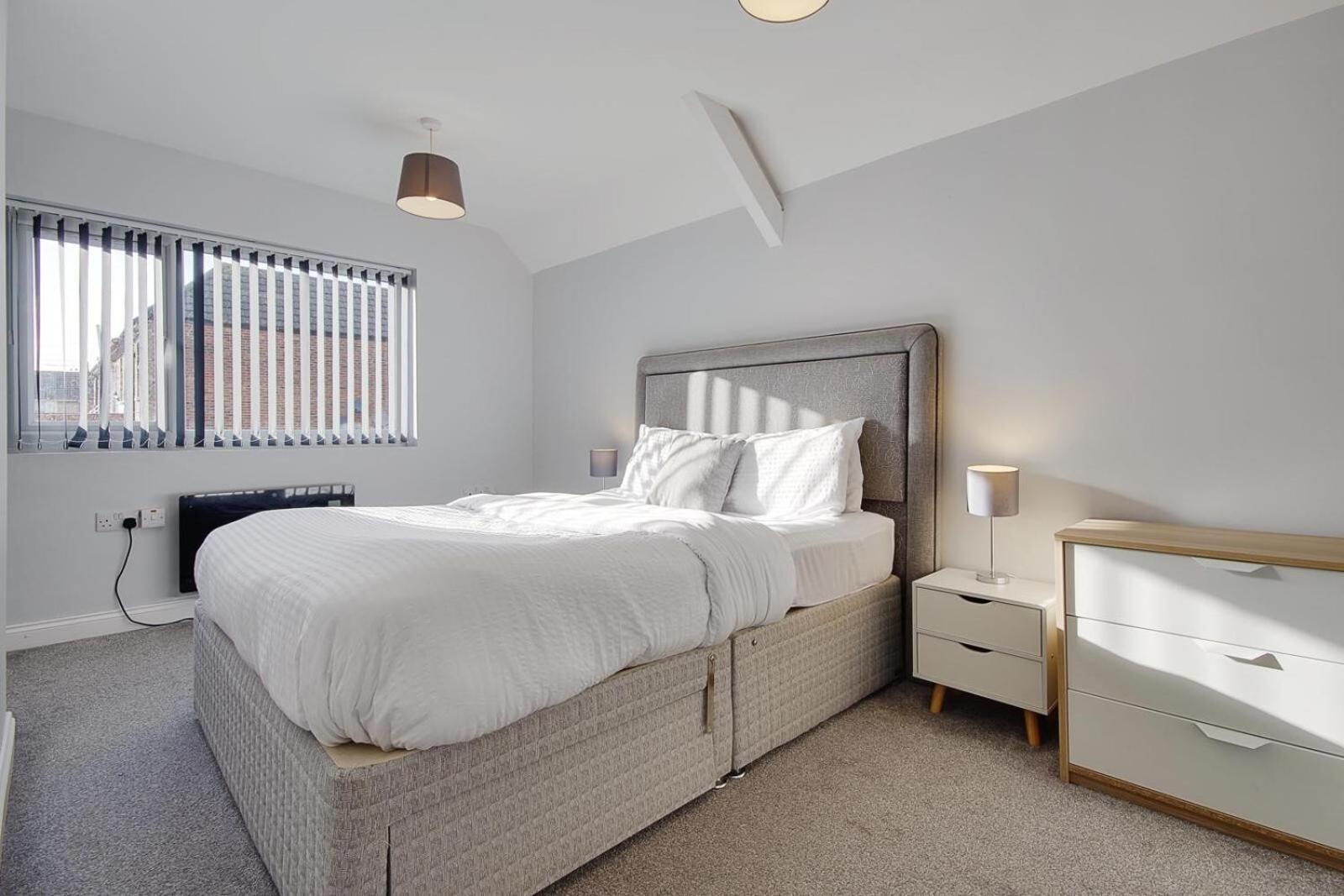 Ashley Road Apartments 풀 외부 사진