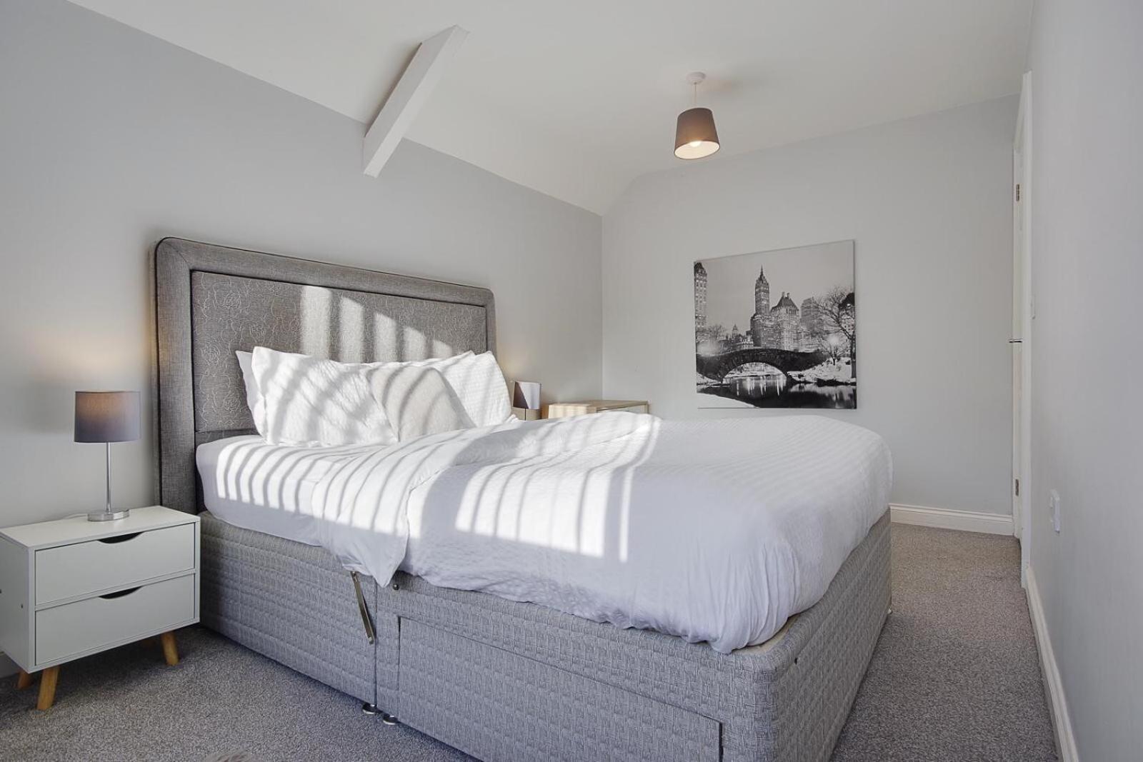 Ashley Road Apartments 풀 외부 사진