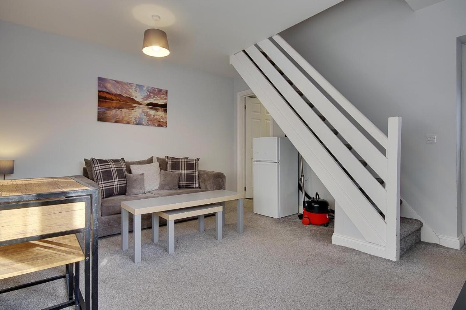 Ashley Road Apartments 풀 외부 사진