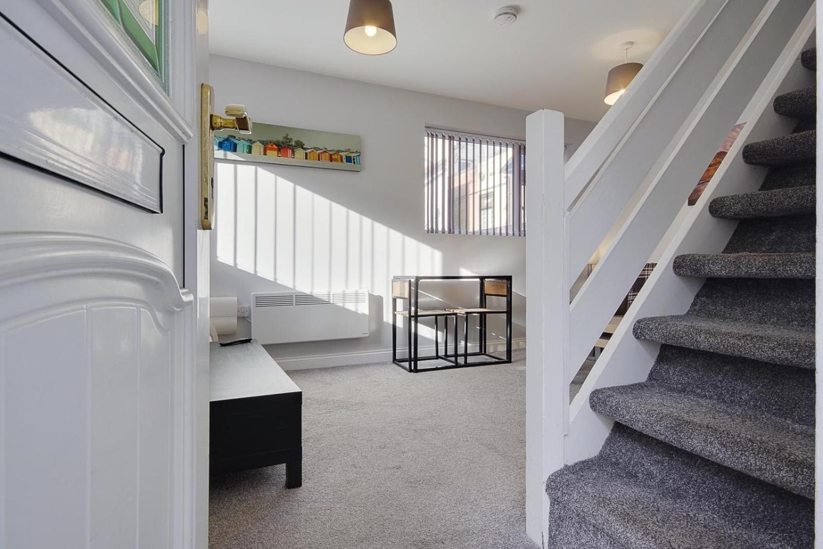 Ashley Road Apartments 풀 외부 사진